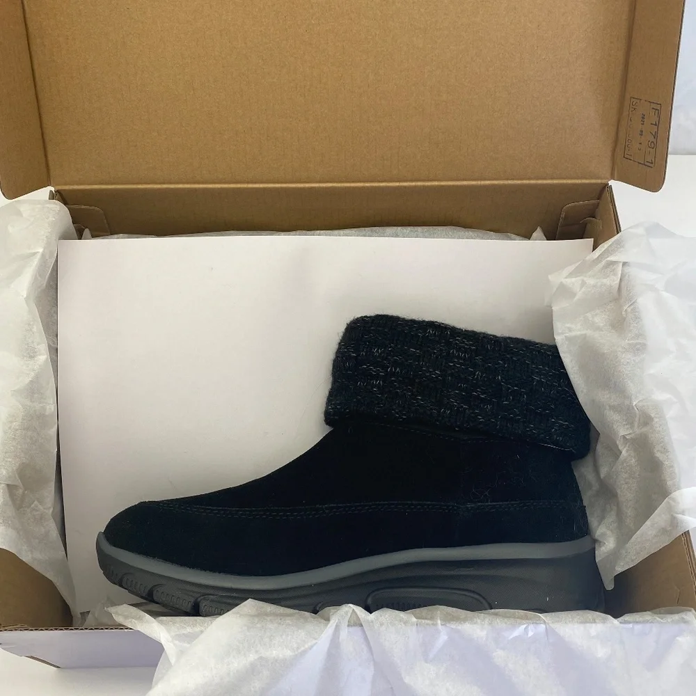 NWT Skechers - Memory Foam Boot - Water Repellent - Women's Size 7 (Free Gift!) - Picture 9 of 11